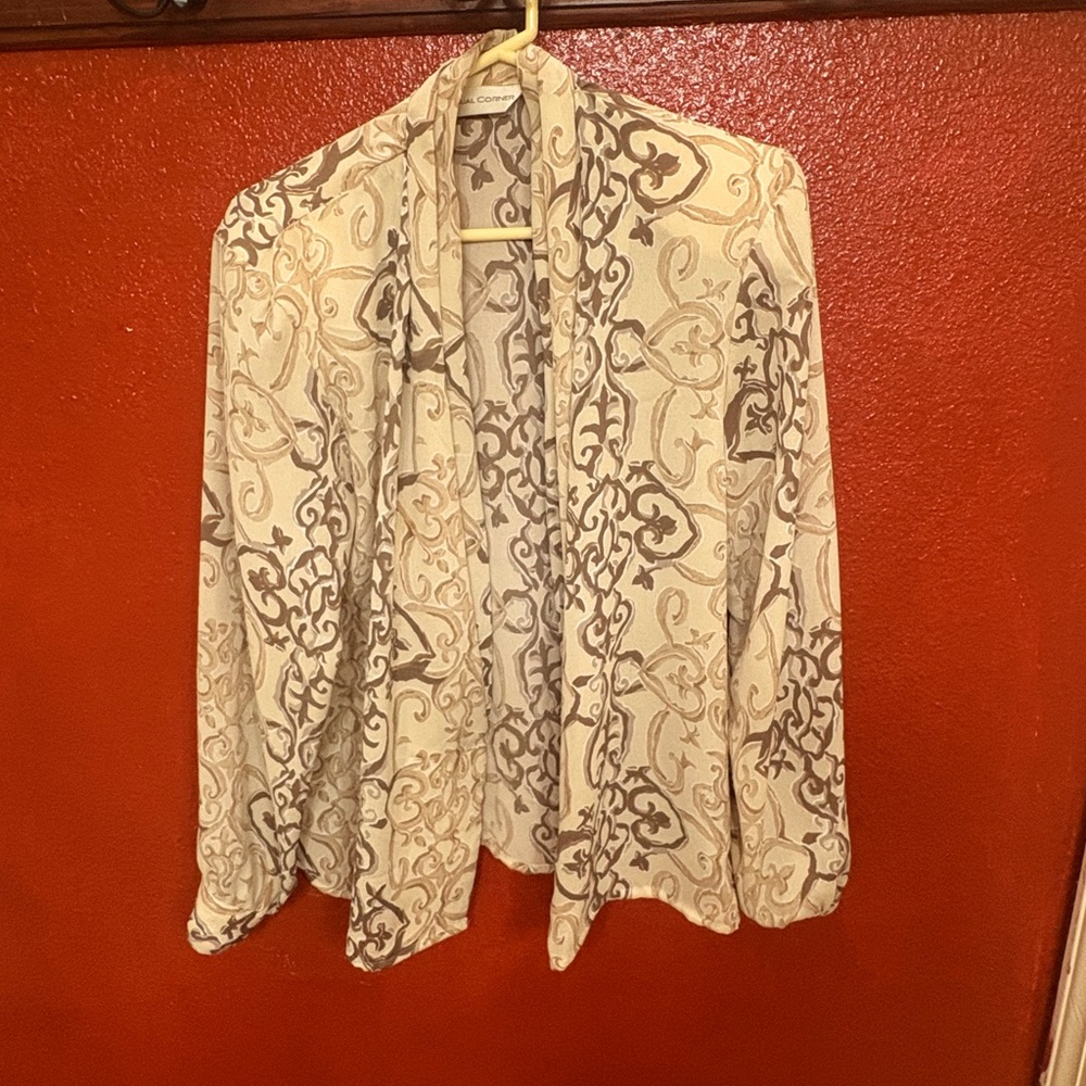 Good condition, elegant, sophisticated and professional look.